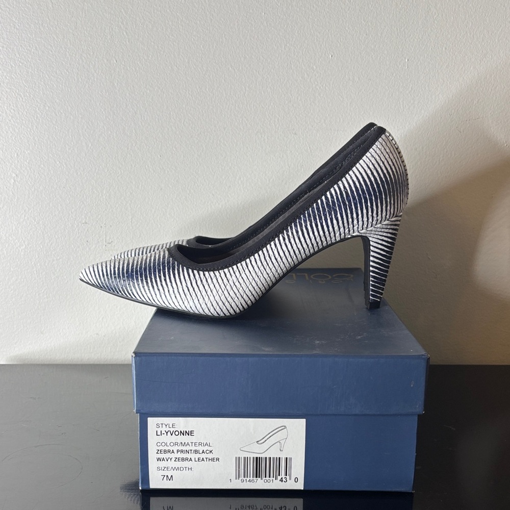 Lori Goldstein Li-Yvonne Zebra Print Heels‎